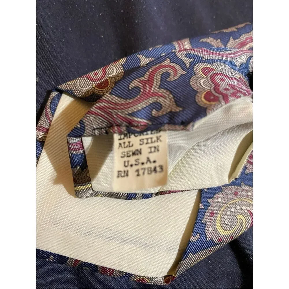 Abraham and Strauss men’s vintage blue paisley, print silk tie, 57
